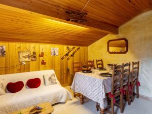 Posezení v ubytování Apartment A la Claire Fontaine 2 by Interhome