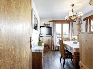 TV a/nebo společenská místnost v ubytování Apartment A la Claire Fontaine 1 by Interhome