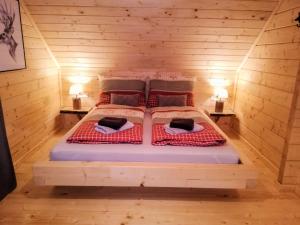 Postel nebo postele na pokoji v ubytování Chalet Hütte Buchfink by Interhome