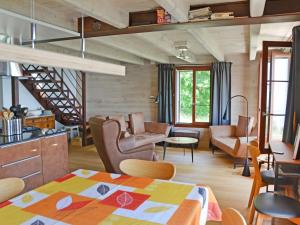 พื้นที่นั่งเล่นของ Chalet Chalet la Frêtaz by Interhome