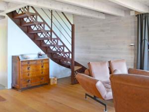 Posezení v ubytování Chalet Chalet la Frêtaz by Interhome