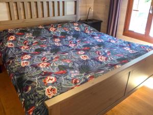 Postel nebo postele na pokoji v ubytování Chalet Chalet la Frêtaz by Interhome