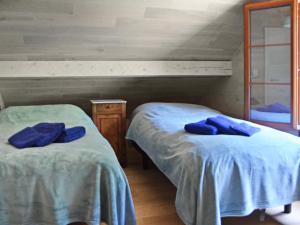 Postel nebo postele na pokoji v ubytování Chalet Chalet la Frêtaz by Interhome