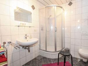 Vannituba majutusasutuses Apartment Widner by Interhome