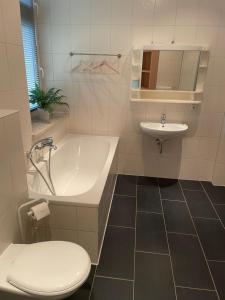 Koupelna v ubytování Schöne Zweiraumwohnung im Zentrum