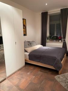 Postel nebo postele na pokoji v ubytování Schöne Zweiraumwohnung im Zentrum