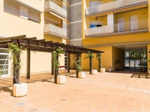 A balcony or terrace at Apartment Carnaval by Interhome