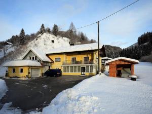 Obiekt Apartment Schwarzwald 6 OG by Interhome zimą