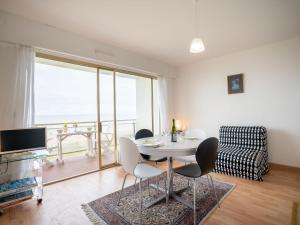 Posezení v ubytování Studio Le Golf-1 by Interhome