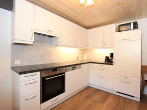 Kuchyňa alebo kuchynka v ubytovaní Apartment Stiplerhof by Interhome