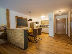 Kuchnia lub aneks kuchenny w obiekcie Apartment Runhof Living by Interhome