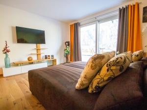 Telewizja i/lub zestaw kina domowego w obiekcie Apartment Runhof Living by Interhome