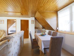 Posedenie v ubytovaní Apartment Moni 2 by Interhome