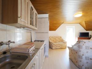 Kuchyňa alebo kuchynka v ubytovaní Apartment Moni 2 by Interhome