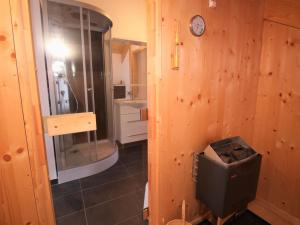 Łazienka w obiekcie Chalet Klippitzrose by Interhome