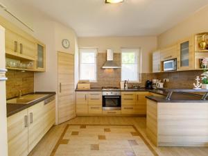 Kuchyňa alebo kuchynka v ubytovaní Holiday Home Marian by Interhome