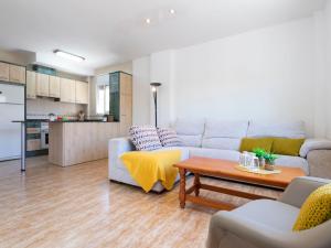 Kuchyňa alebo kuchynka v ubytovaní Holiday Home Fontibre by Interhome
