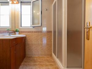Kúpeľňa v ubytovaní Holiday Home Fontibre by Interhome