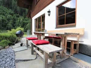 Patio nebo venkovní prostory v ubytování Chalet Chalet Alois by Interhome
