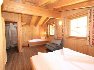 Postel nebo postele na pokoji v ubytování Chalet Chalet Alois by Interhome