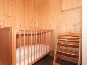 Postel nebo postele na pokoji v ubytování Chalet Chalet Alois by Interhome