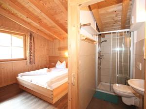 Koupelna v ubytování Chalet Chalet Alois by Interhome