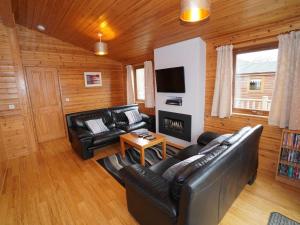 Μια τηλεόραση ή/και κέντρο ψυχαγωγίας στο Chalet Loch Leven Lodge 11 by Interhome +28 φωτογραφίες