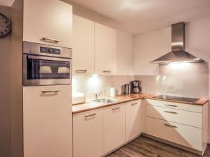 Dapur atau dapur kecil di Holiday Home Residence Lipno by Interhome