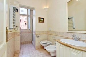 Ett badrum på Borgo Vittorio
