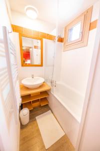 Vonios kambarys apgyvendinimo įstaigoje Le Panoramix