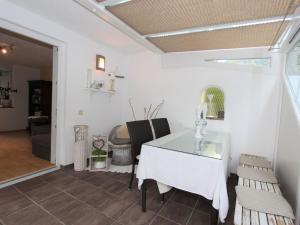 Posedenie v ubytovaní Apartment Evelyne by Interhome