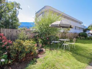 Vonkajšia záhrada v ubytovaní Apartment Evelyne by Interhome