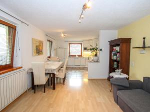 Posedenie v ubytovaní Apartment Evelyne by Interhome