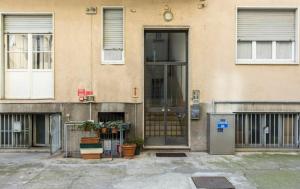 The facade or entrance of Pistrucci by Halldis