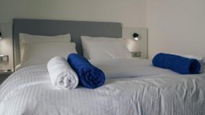 Letto o letti in una camera di Noir Santorini