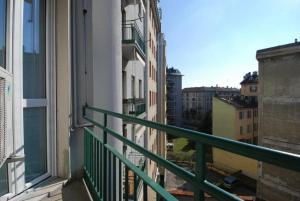 A balcony or terrace at Conca Del Naviglio by Halldis