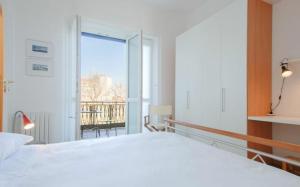 A bed or beds in a room at Conca Del Naviglio by Halldis