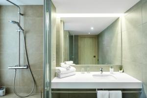 Koupelna v ubytování Hotel Omnium + 28 fotografií