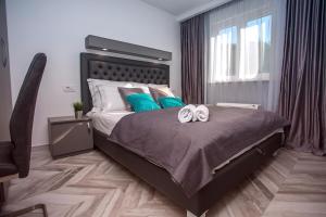 Posteľ alebo postele v izbe v ubytovaní Luxury Villa POCRNJA -heated pool, sauna, jacuzzi, pool table