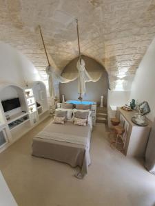 TV tai viihdekeskus majoituspaikassa Eurydice Suite with Infinity Jacuzzi