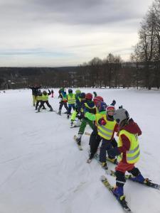 a group of people in yellow jackets in the snow at Haus Schulze in Braunlage
