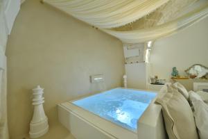Kuvagallerian kuva majoituspaikasta Eurydice Suite with Infinity Jacuzzi, joka sijaitsee kohteessa Ostuni