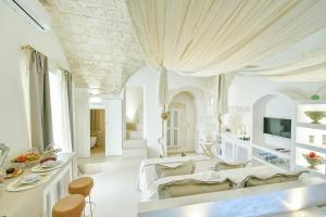 Gallery image of Eurydice Suite with Infinity Jacuzzi in Ostuni