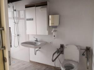 Koupelna v ubytování Vv Casa Maruca Accesibilidad - Playa 5 min
