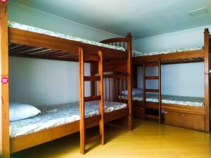 two bunk beds in a room with at Social Hostel Café e Bar in Curitiba