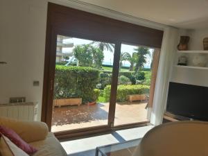 A view of the pool at Apartaments Marítim Torre Valentina or nearby