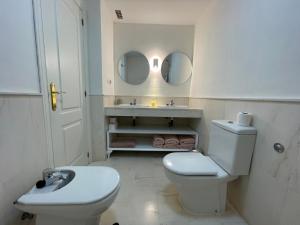 Ένα μπάνιο στο Mi Capricho Luxury Apartment Bajo, P03 +38 φωτογραφίες