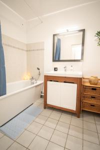 Ванная комната в Le Joyau T2-55m2 Centre ville 10min Disney