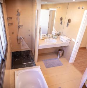 Kúpeľňa v ubytovaní Villa La Caleta Golf