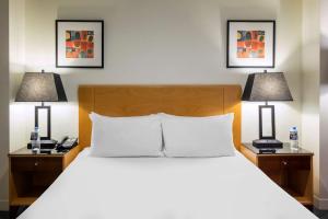 a hotel room with two beds and a lamp at Radisson On Flagstaff Gardens Melbourne in Melbourne